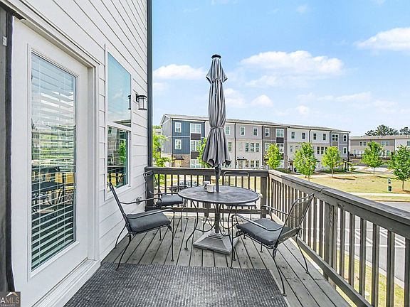 3rd image of 1000 Taylor Ct