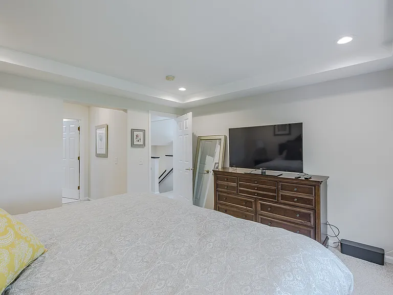 300 Stratford Ln #300 — Photo 19
