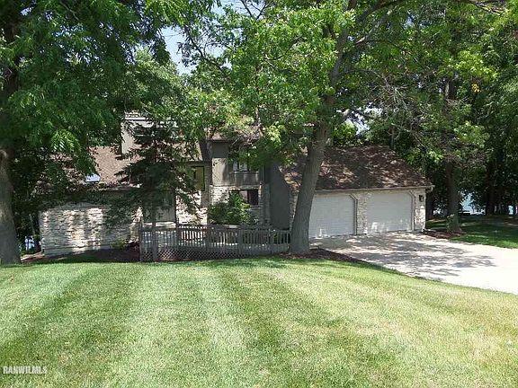 4th image of 23-69 Broadview Dr