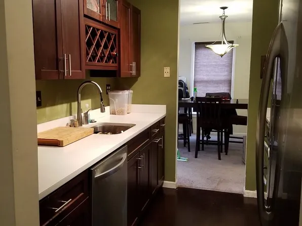 31 Newberry Ln, Glastonbury, CT 06033