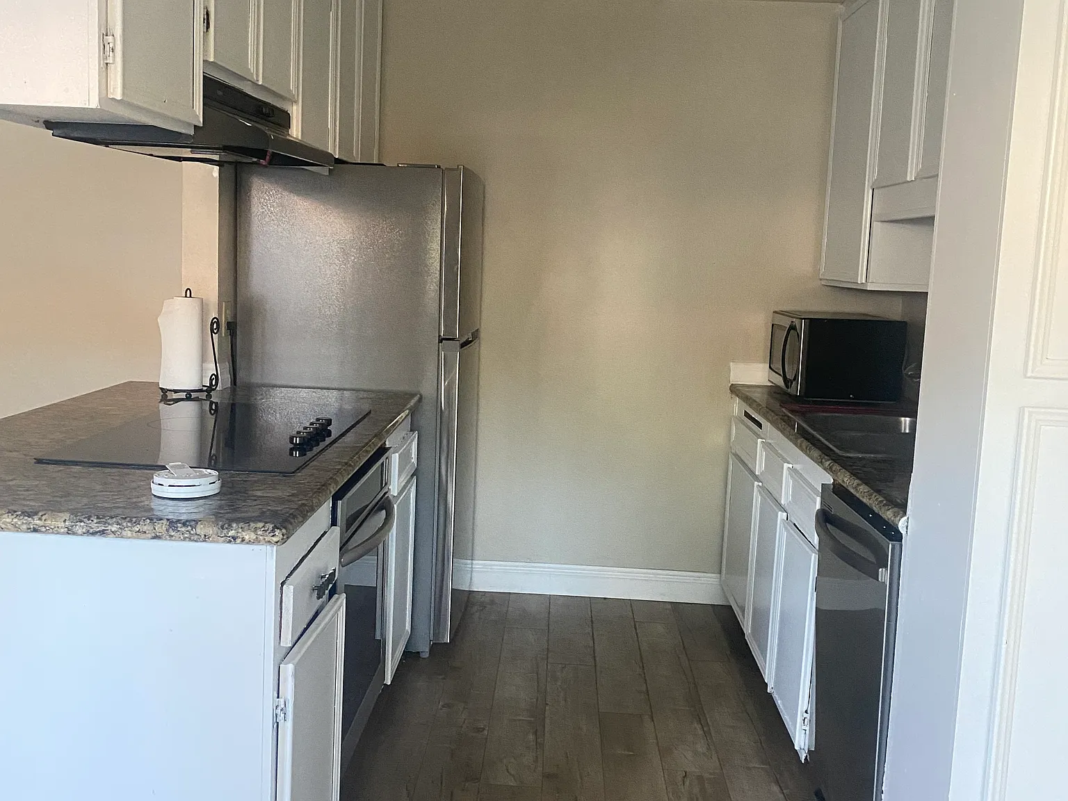 1 bed, 604 sqft, $2,100 — Photo 3