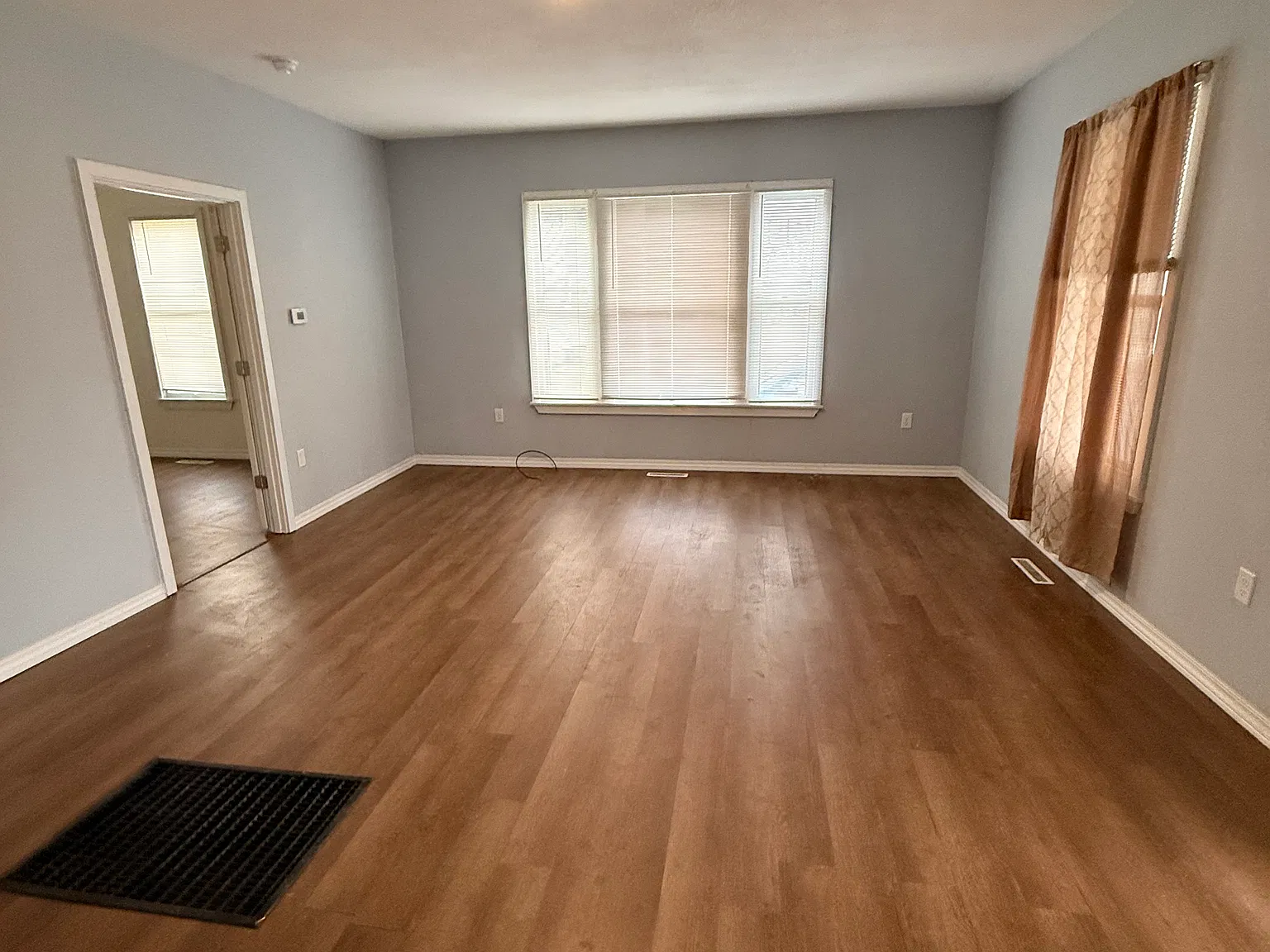 2 bed, 800 sqft, $1,000 — Photo 2