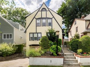 212 Hillcrest Rd, Mount Vernon, NY 10552