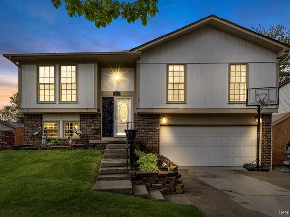 25436 Montebello Dr, Woodhaven, MI 48183