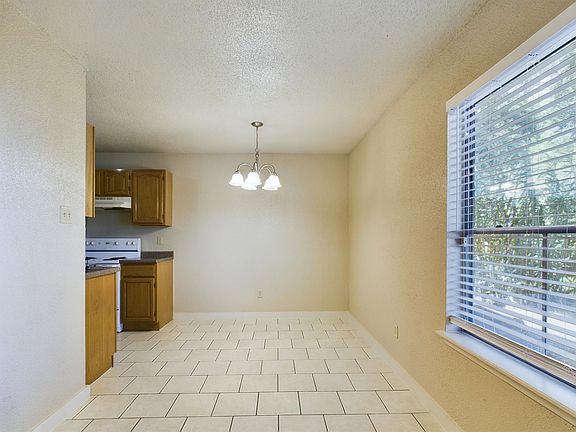 3rd image of 1504 Oakdale Cir APT C