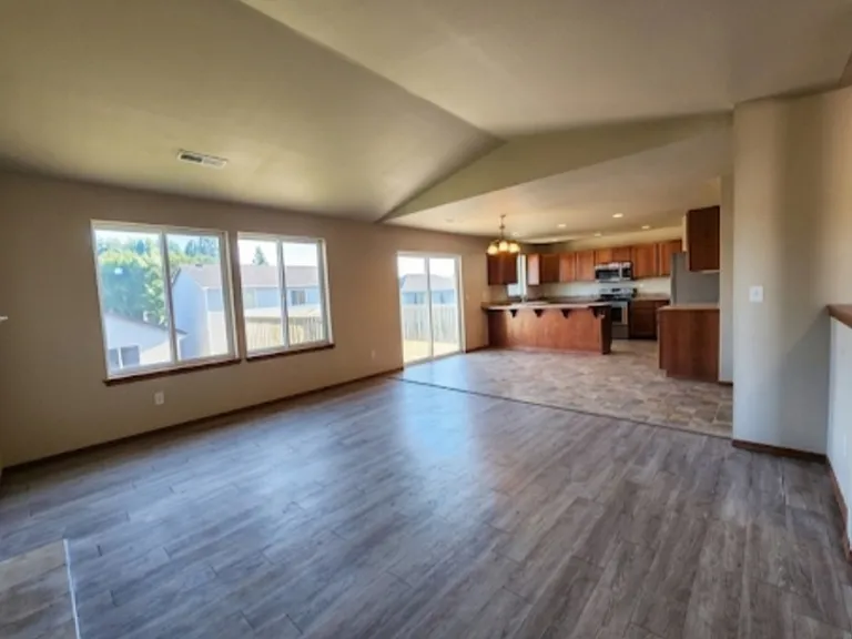 199 Goldmyer Dr — Photo 5