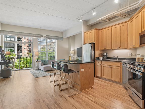 5th image of 1919 S Michigan Ave Unit 200