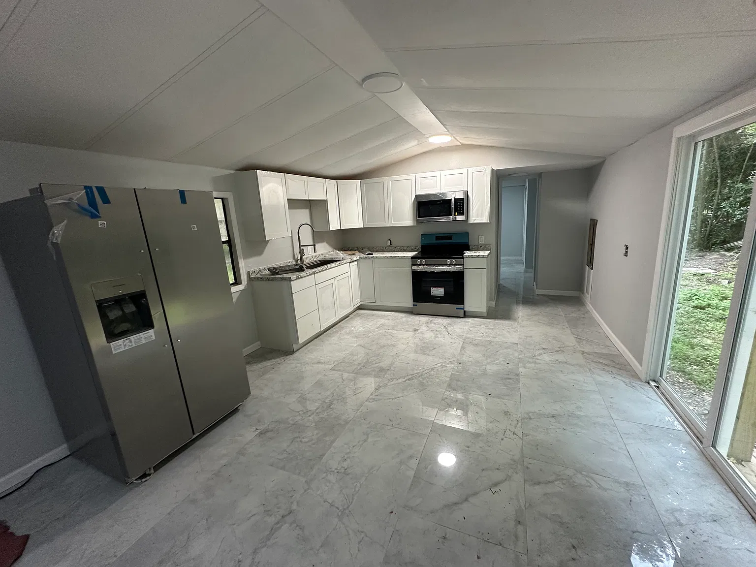 3 bed, 924 sqft, $1,500 — Photo 2