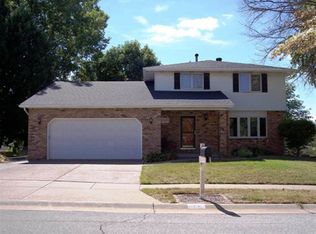 2765 Aspen Valley Dr, Bettendorf, IA