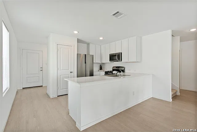 4 bed, 2.5 bath, 1858 sqft, $1,850 — Photo 3