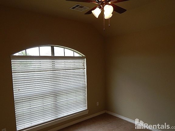 3rd image of 544 E Greenwood Ln
