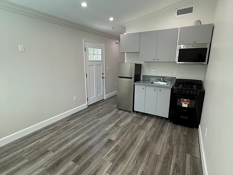 14352 Tiara St #4 — Photo 2