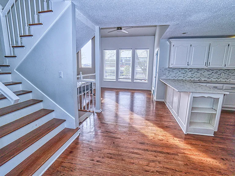 15838 S Avalon St — Photo 12