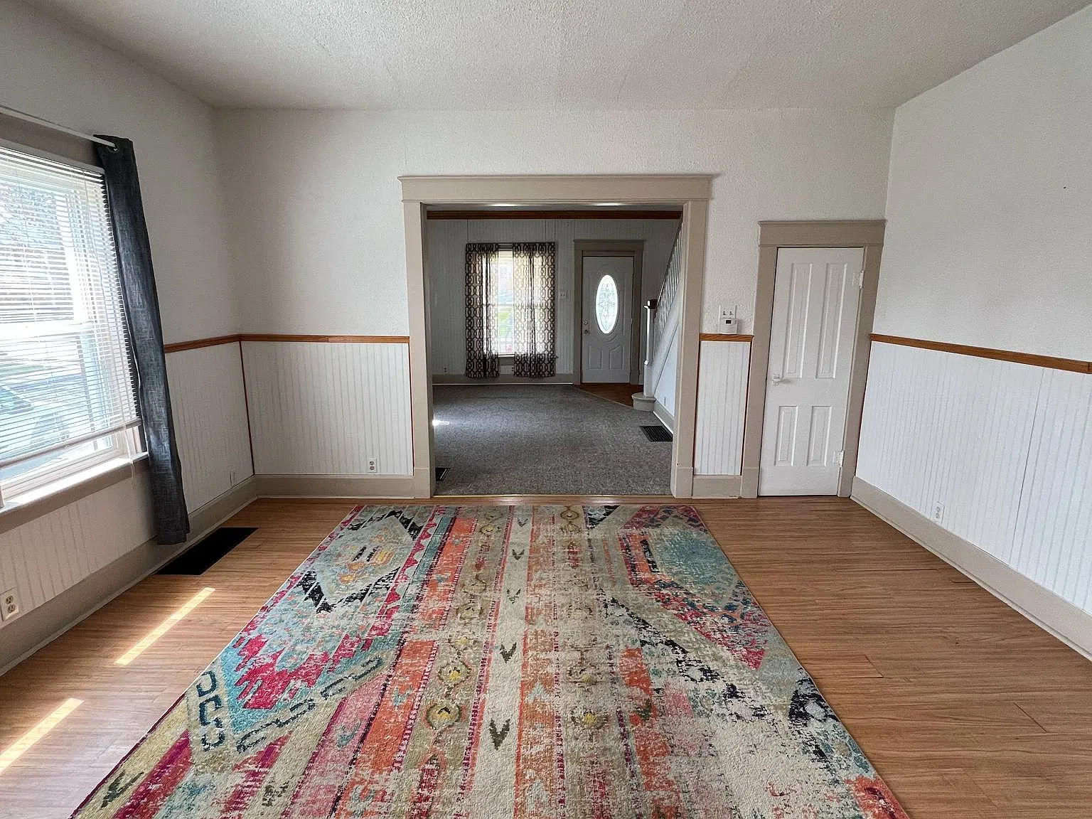 3 bed, 1.5 bath, 830 sqft, $1,100 — Photo 1