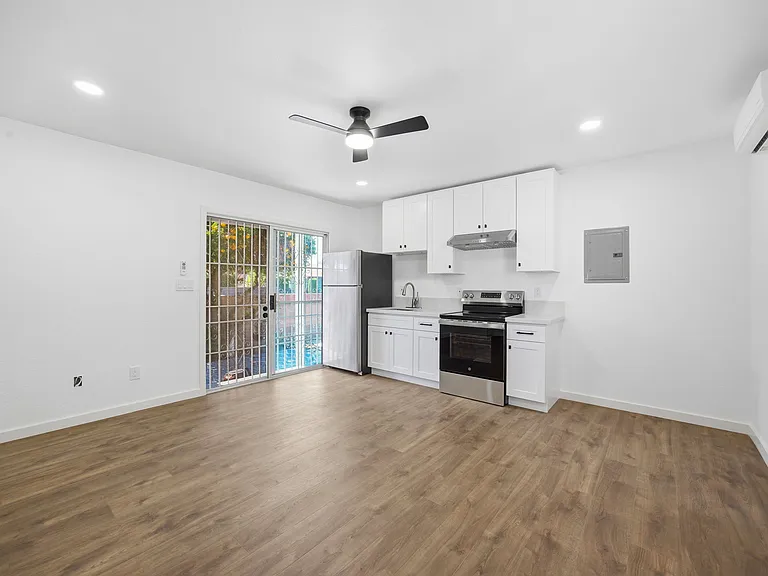 4701 Abbott Rd #B — Photo 5