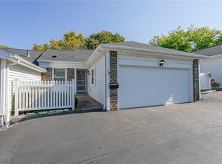 15 Duxbury Hts, Fairport, NY 14450