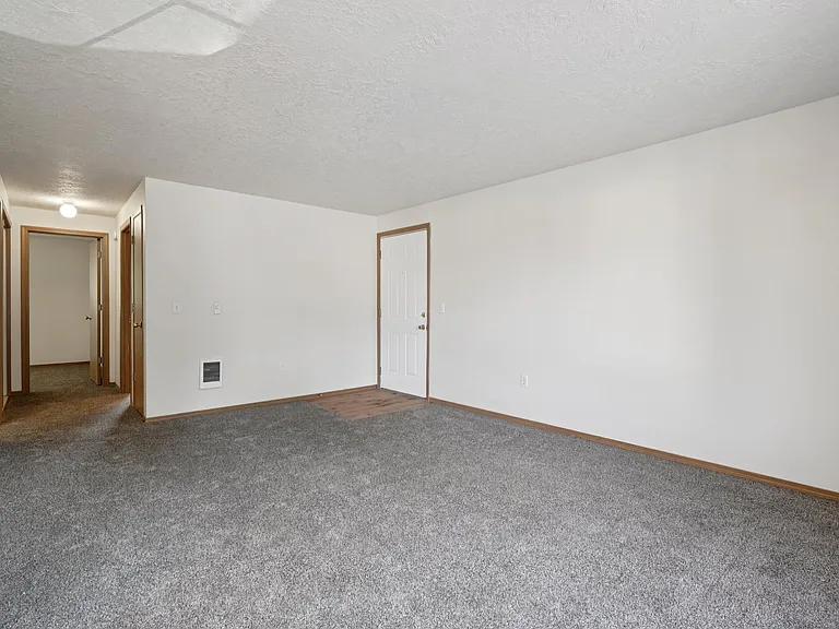 Valley Crest Apartments — Photo 14