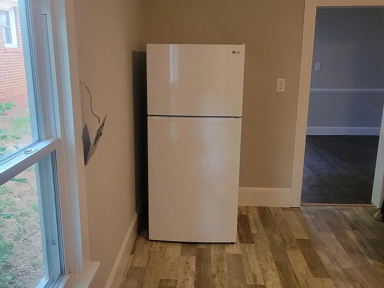 2154 Spencer St — Photo 9