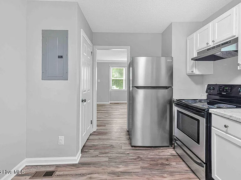 322 Starling St — Photo 8