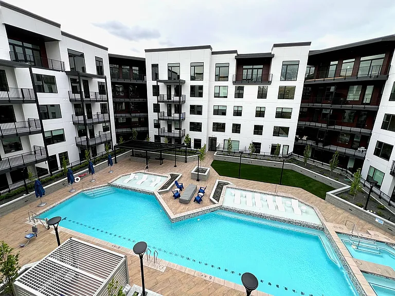 The Grandeur | Resort Style Pool