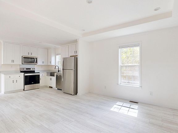 3rd image of 43 Marshwood Drive