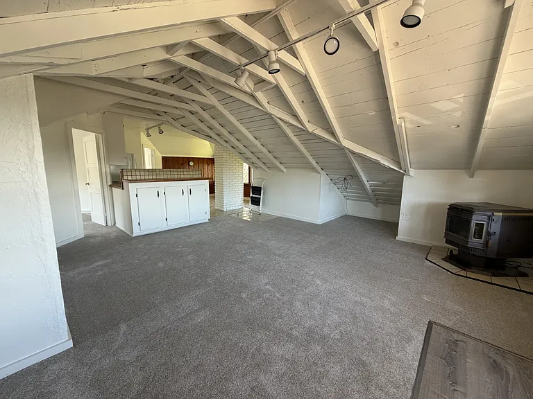 329 1/2 Eardley Ave — Photo 3