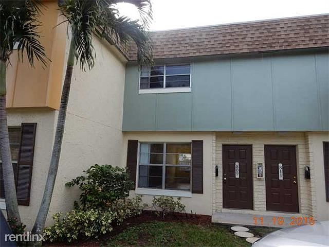 Townhouses at Plantation conveniently located near Sunrise B