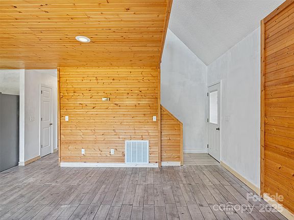 3rd image of 109 Morgan Ln
