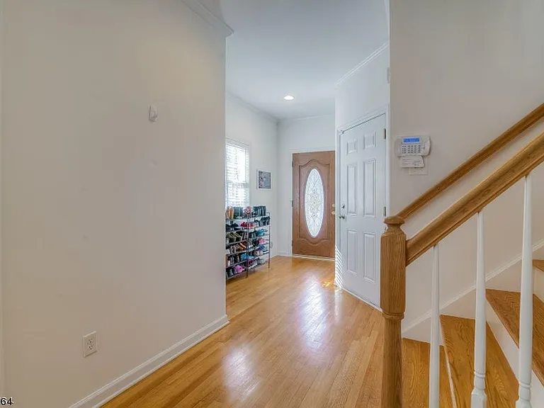 10 Gates Ave #B — Photo 6
