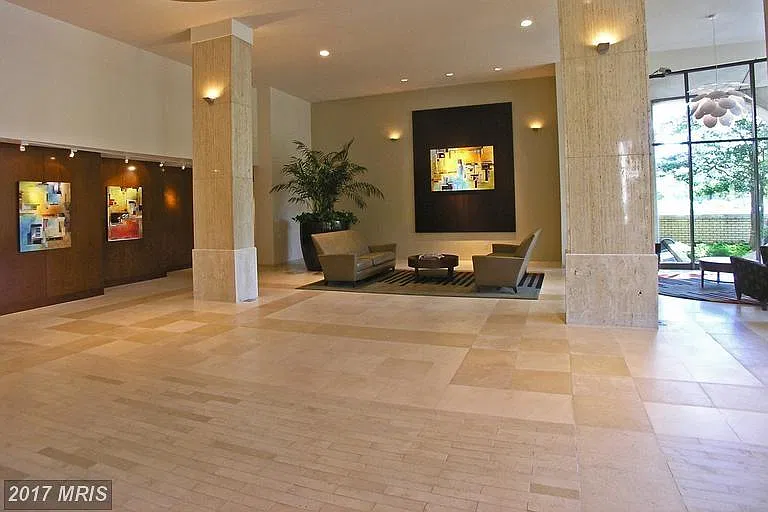1 bed, 1.5 bath, 849 sqft, $1,800 — Photo 3