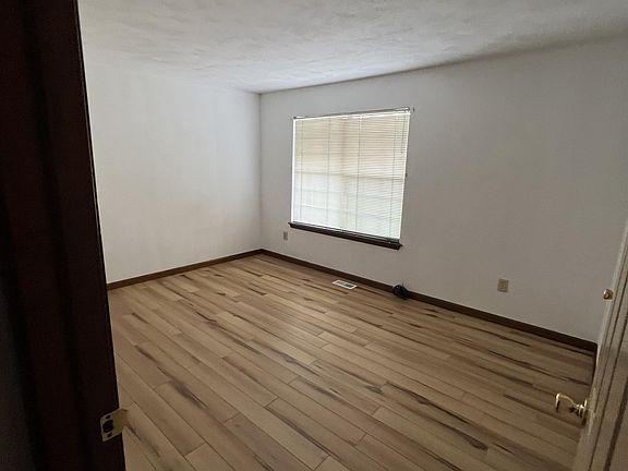 4th image of 1230 Mill Lake Quarter #1