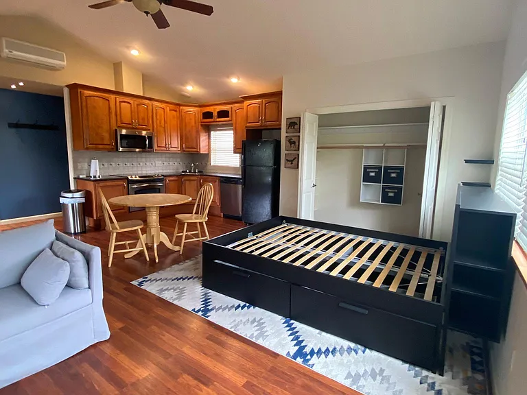 555 S K St #B — Photo 7