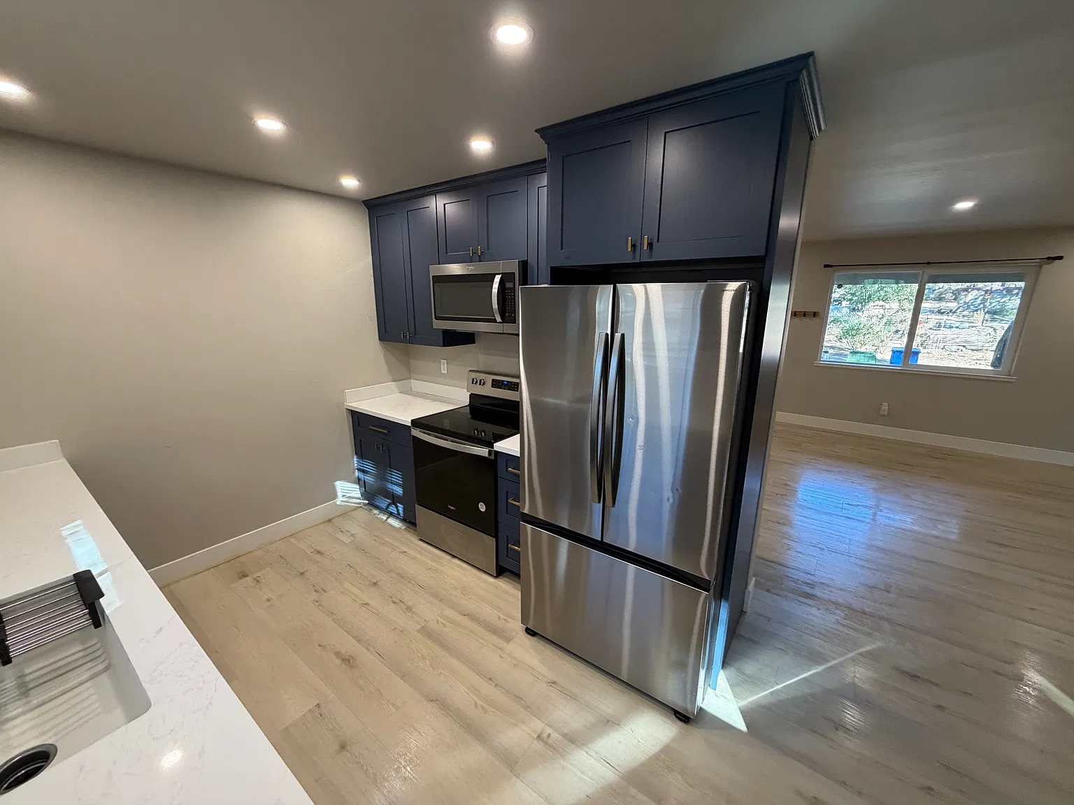 3 bed, 1000 sqft, $1,800 — Photo 3