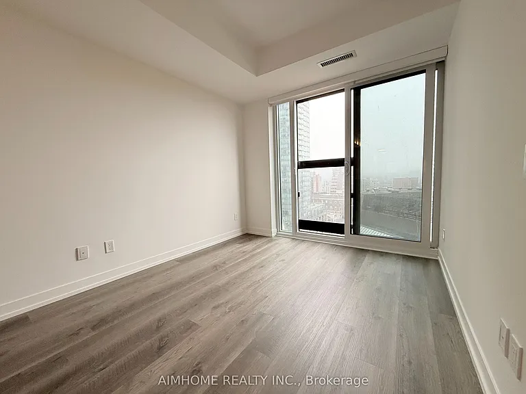 771 Yonge St #1606 — Photo 15