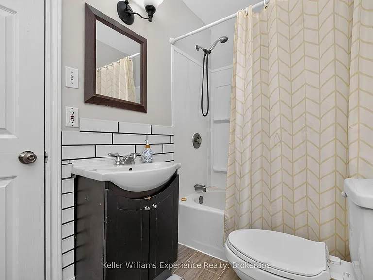 647 Ottawa St — Photo 20