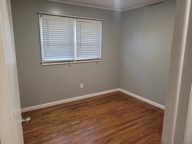 111 Mayor Ave — Photo 11