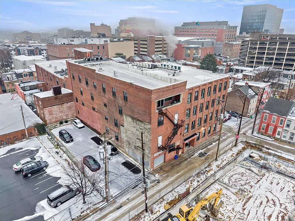 1 bed, 1.0 bath, 700 sqft, $1,600 — Photo 3