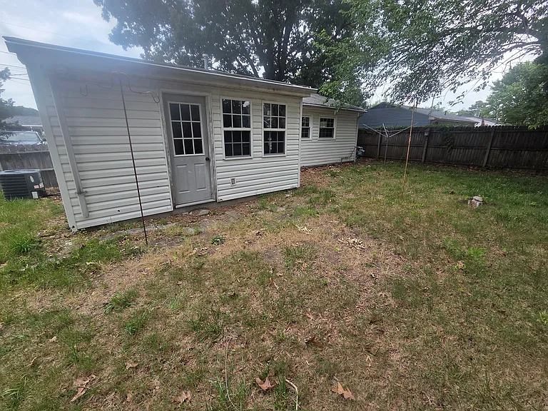 1804 Moger Dr — Photo 2