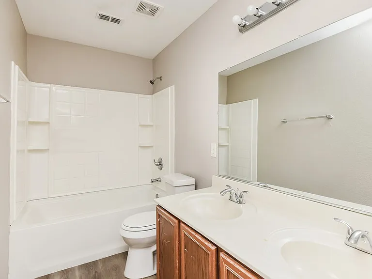 1101 Maplewood Ln — Photo 16