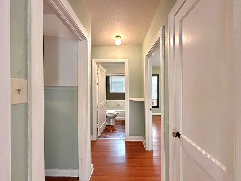 914 E 39th St #1 — Photo 12