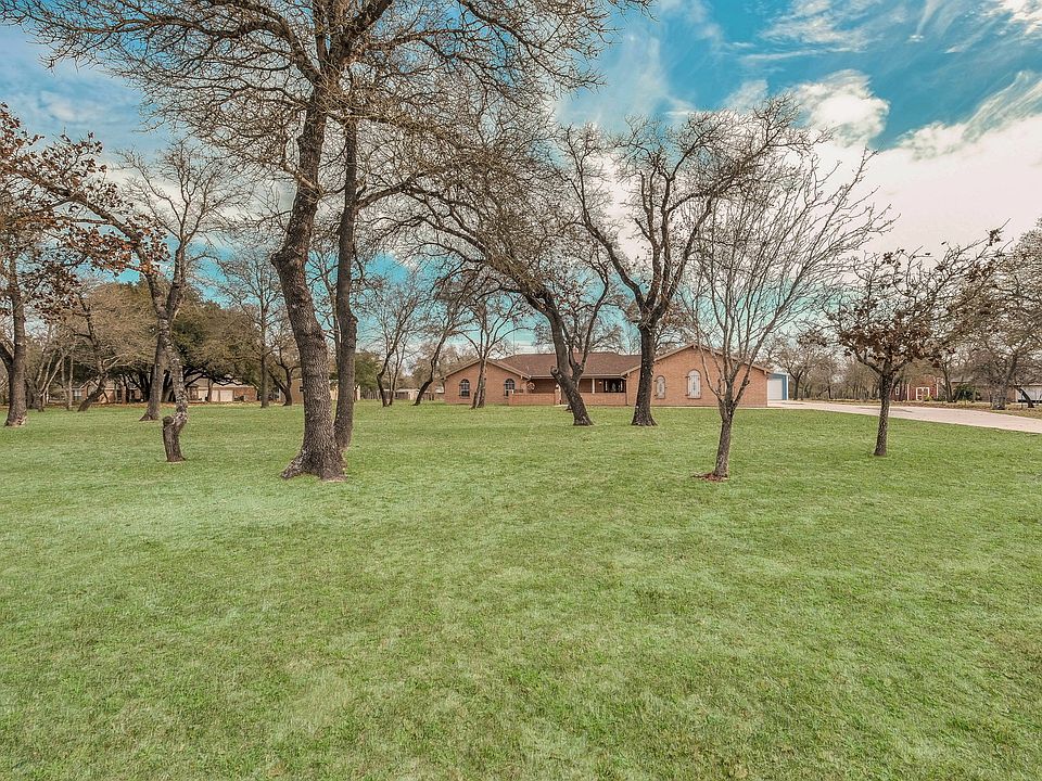 1st image of 300 Cimarron Dr