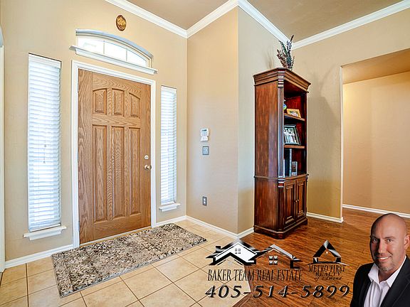 4th image of 2412 Vintage Park Ln