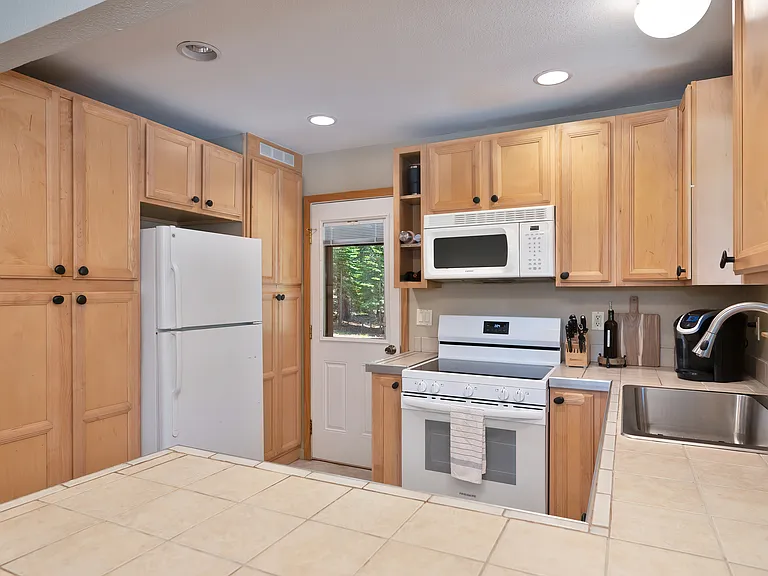 7380 River Rd #A — Photo 4