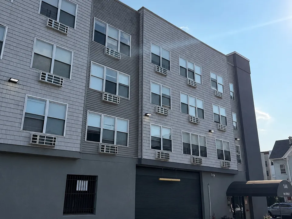 144 Fair St #1