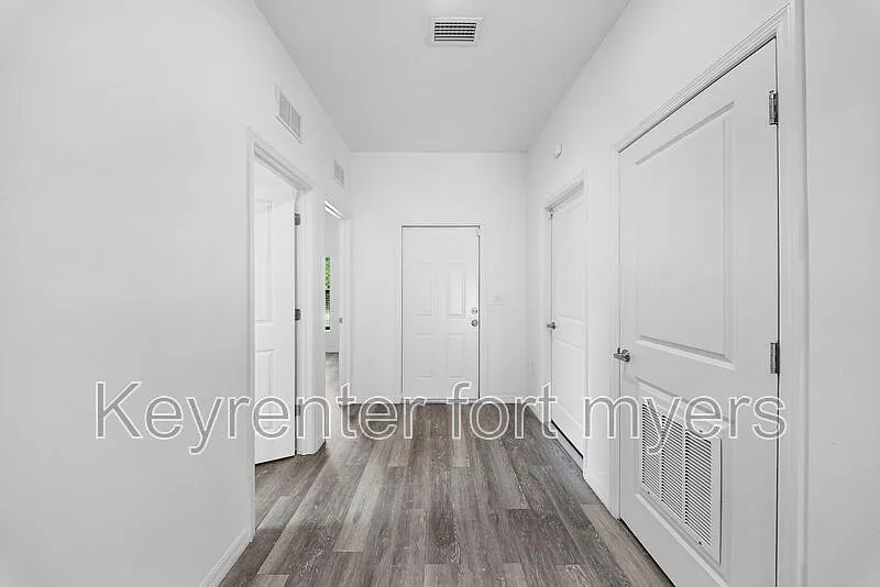3 bed, 2.0 bath, 1200 sqft, $1,595 — Photo 4