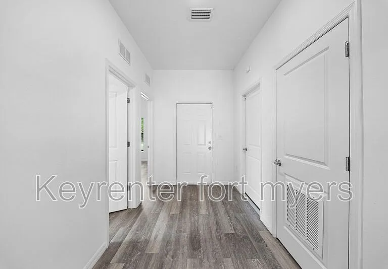 4716 29th St SW — Photo 4
