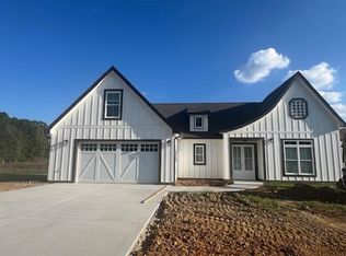 2416 Iron Forge Way, Sevierville, TN 37876