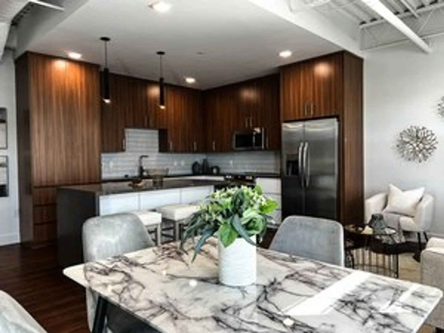 Classy New Apartment Downtown Louisville — Photo 2