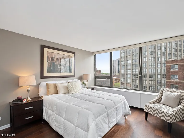 3930 N Pine Grove Ave #815 — Photo 9