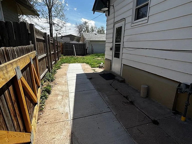 1117 W 31st St — Photo 51